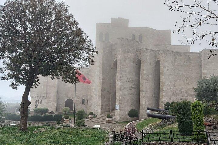 Tirana og Kruja Full Day Tour