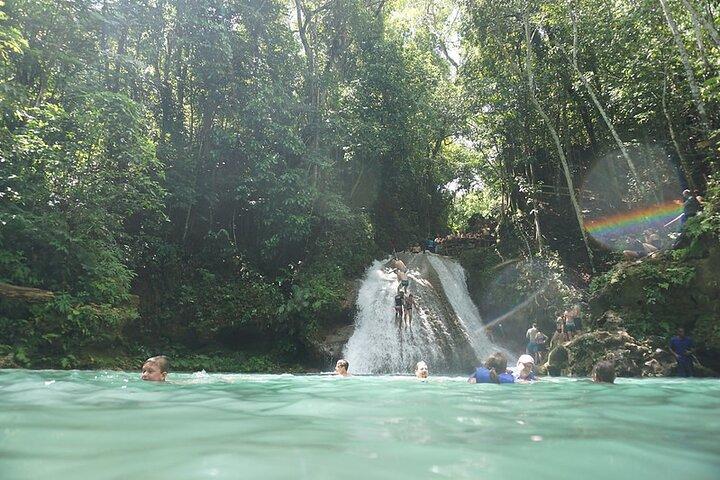 Blue Hole Wasserfall Tour von Montego Bay