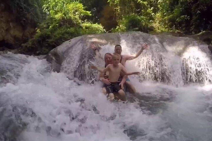 Blue Hole Wasserfall Tour von Montego Bay