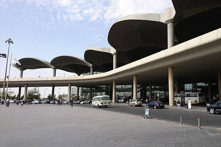 アンマン、空港、死海、または K.H.B との間のアカバ プライベート トランスファー