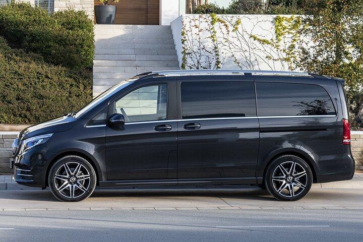 Arrival Private Transfer: Marrakech Menara Airport RAK to Marrakech in Van