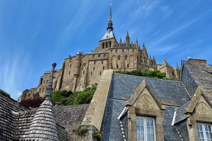 メルセデスで行くパリ発モン・サン・ミシェル、オンフルールのプライベート旅行