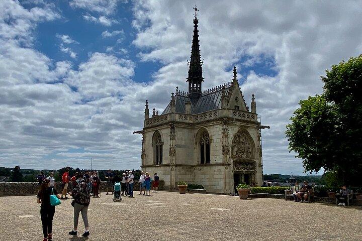 Private 3 Loire Castles Live Guided with Wine tasting from Paris