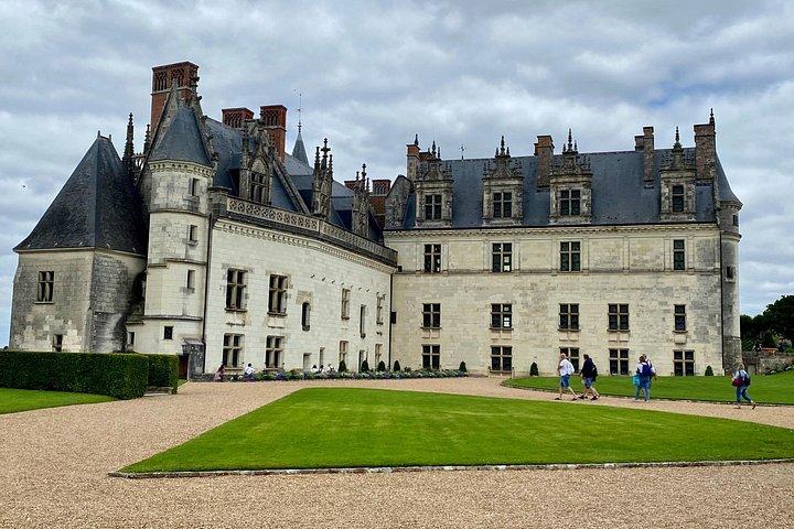 Private 3 Loire Castles Live Guided with Wine tasting from Paris