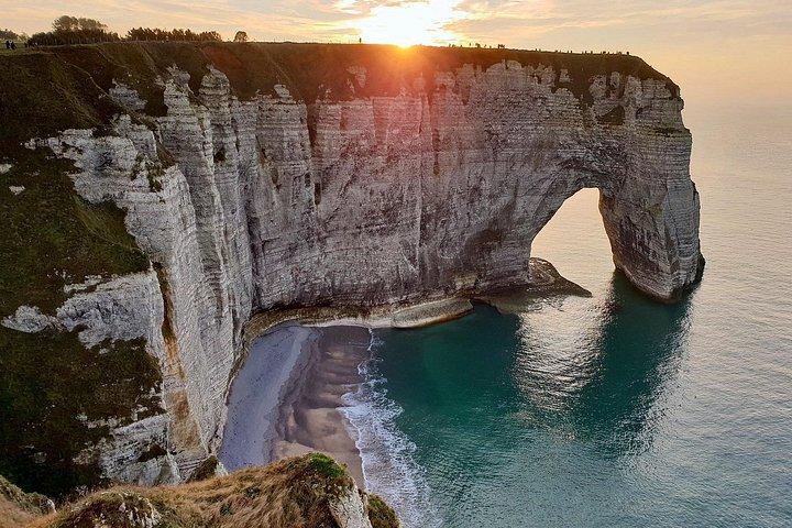 パリからのプライベート ノルマンディー ルーアン、オンフルール、エトルタ日帰り旅行