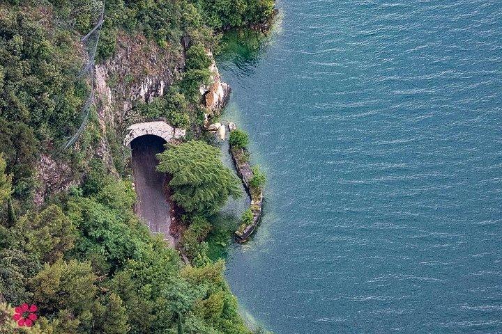 リーヴァ デル ガルダからの終日セルフガイド ガルダ スクーター ツアー