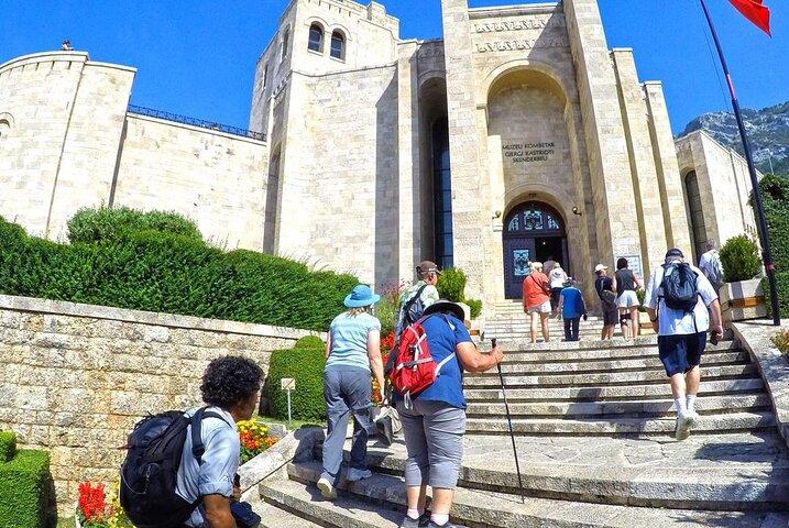 Kruja Slot ,Sari Salltik & Durrës fraTirana