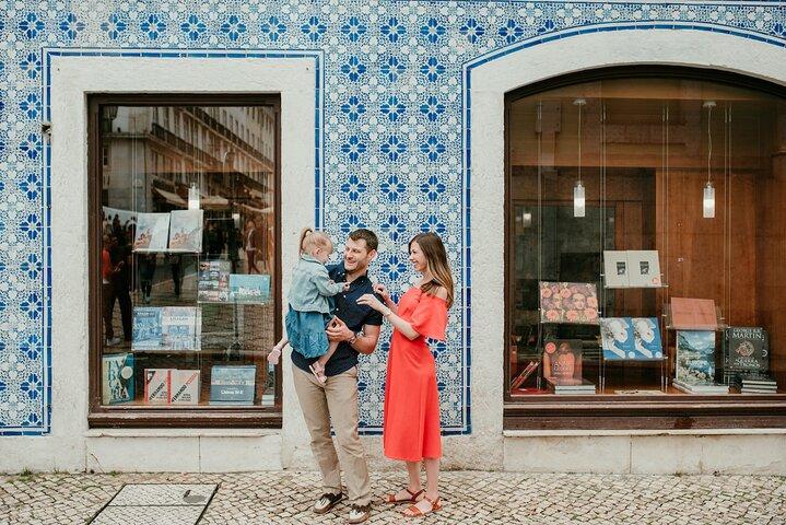 Private Vacation Photography Session with Local Photographer in Lisbon