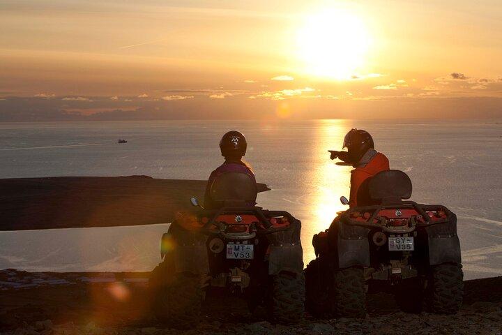2 時間の真夜中の太陽 ATV またはクワッド ツアー
