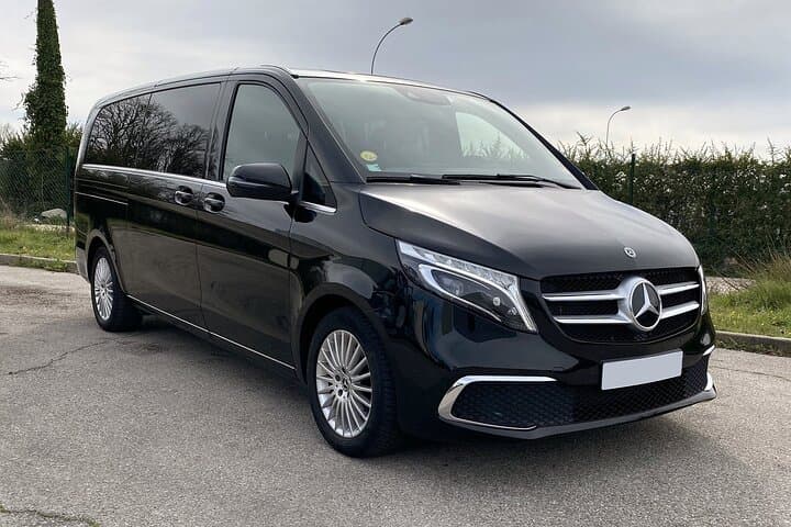 Private Transfer: Paris City to Paris Airport CDG by Luxury Van