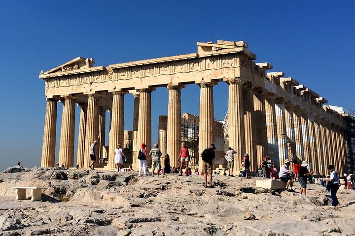 Athens Private Walking Tour: Acropolis monuments, Plaka and local food