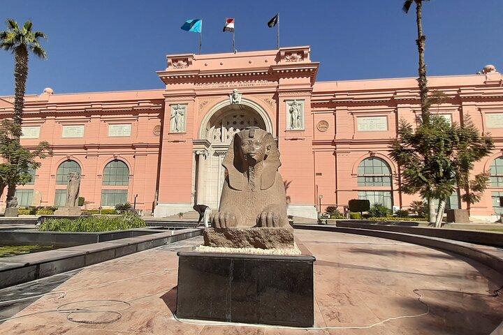 Privado ALL INC PYRAMIDS, CAMEL RIDE, EGYPTIAN MUSEUM, FELUCA en RIVER NILE & LUNCH