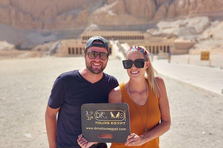 Un paquete de Hurghada a Luxor: tour de un día en globo y Luxor, almuerzo y faluca