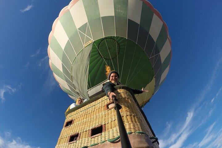 Un paquete de Hurghada a Luxor: tour de un día en globo y Luxor, almuerzo y faluca