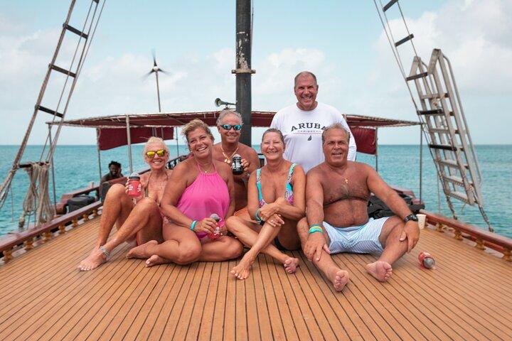 Set Sail in Aruba: Jolly Pirate Cruise com a aventura de snorkel