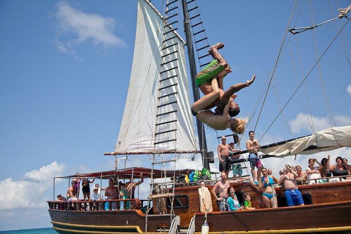 Set Sail in Aruba: Jolly Pirate Cruise com a aventura de snorkel