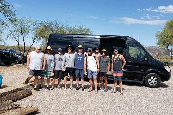 Diversão flutuante no Salt River, Arizona