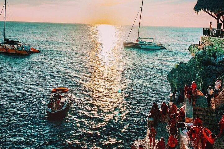 Mergulho e pôr do sol no Rick's Cafe