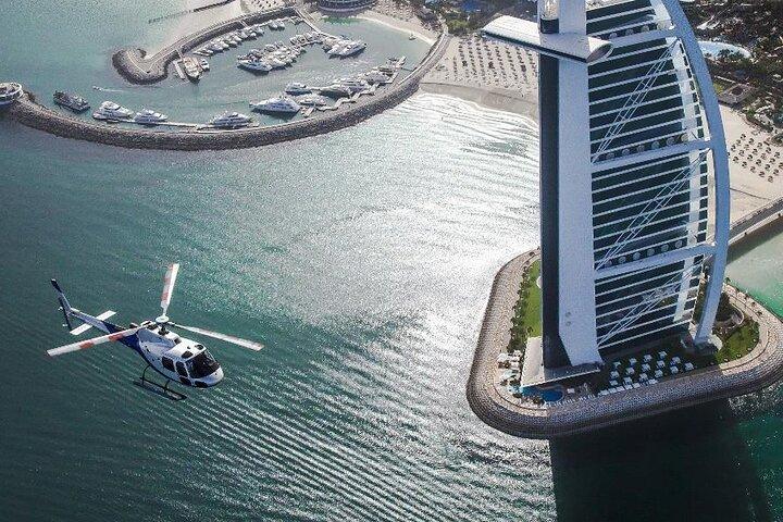Helikoptertour van 12 minuten door Dubai met privétransfer in twee richtingen