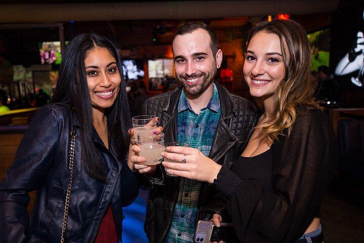 Tour di drink, socializzazione e discoteca