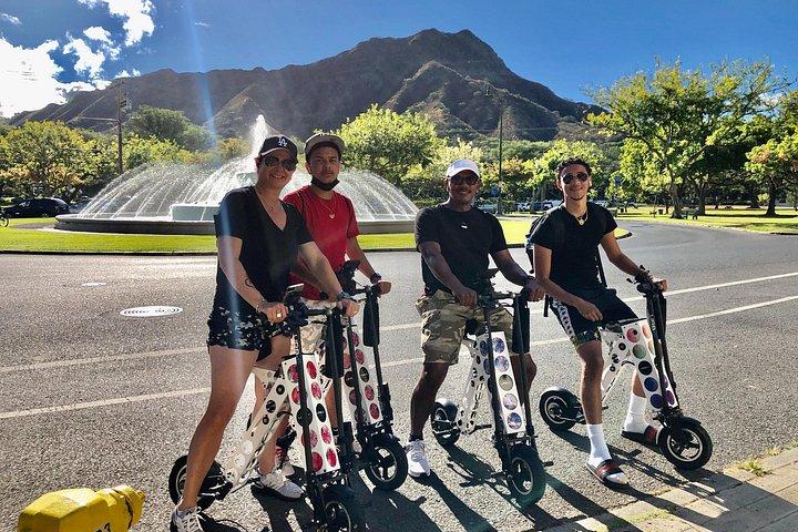 電動自転車とダイヤモンド ヘッドのハイキング ツアー