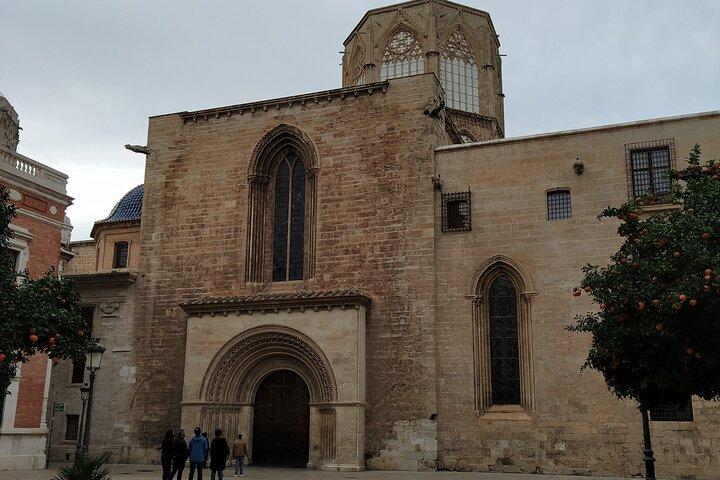 Tour a piedi medievale di Valencia per piccoli gruppi con Guida locale