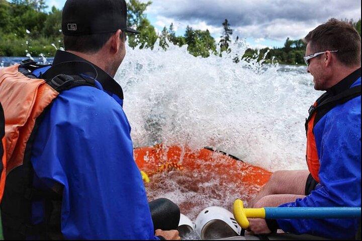 Wildwasser-Rafting auf dem Rogue River – Mittag