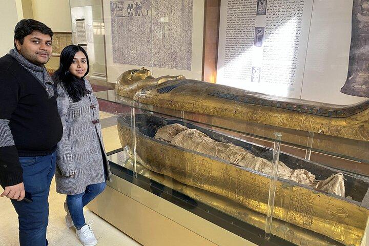 Excursion privée d'une journée aux pyramides de Gizeh et au musée égyptien d'Alexandrie en voiture
