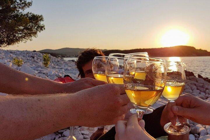 Lumbarda-Sunset Kayaking Experience with picnic: Wine and Sweets