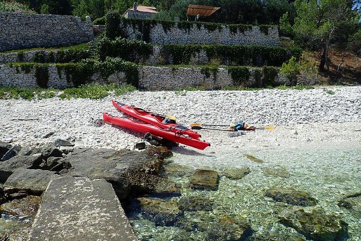 Lumbarda-Sunset Kayaking Experience with picnic: Wine and Sweets