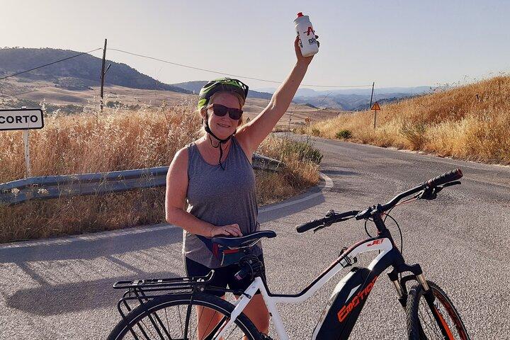 Wine & Tapas tour per elektrische fiets (e-bike) inclusief Ronda pick-up (halve dag)
