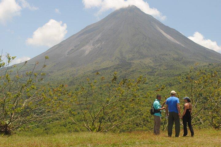 アレナル火山ガイド付きハイキング、温泉オプショナル