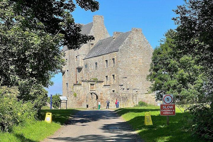 Excursão de um dia ao Outlander em Lallybroch, excursão em grupo pequeno em Versalhes