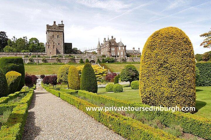 Excursão de um dia ao Outlander em Lallybroch, excursão em grupo pequeno em Versalhes