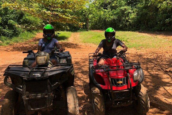 オフロード ATV ガイド付きオーチョ リオス ツアーとショッピング