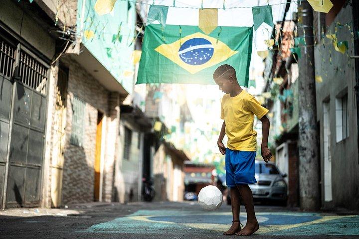 Rocinhaウォーキングツアー：ブラジル最大のファベーラ（共有グループ）の感触をつかむ