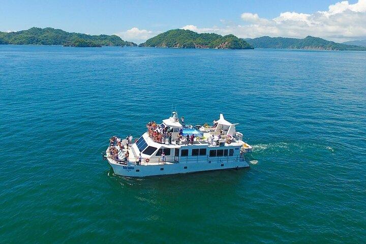プンタレナスからトルトゥーガ島への終日ツアー