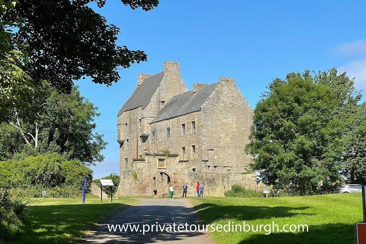Tour di un giorno di Outlander a Lallybroch, tour per piccoli gruppi di Versailles