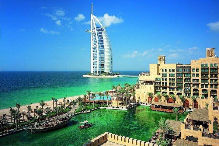 Trasferimento di partenza da Dubai all'aeroporto di Dubai DXB in auto privata / furgone