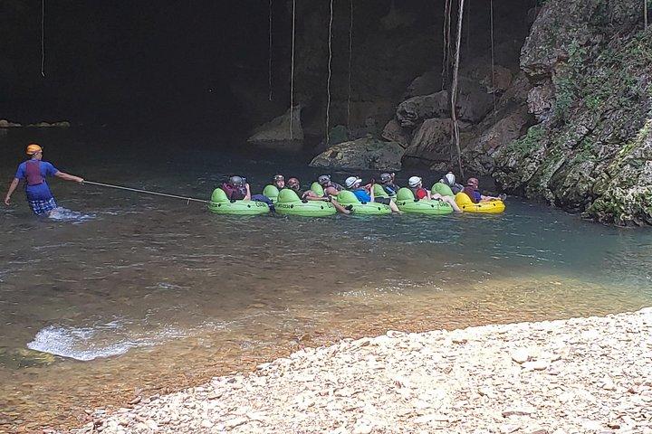 Cave Tubing med frokost