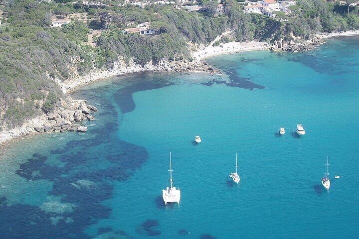 Dagstur på en sejlende katamaran på Sardinien