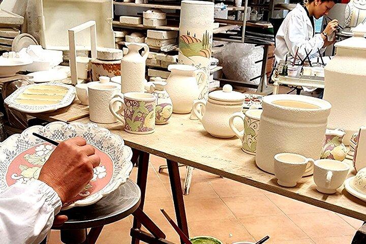 トスカーナの芸術陶磁器研究所へのプライベート ツアー