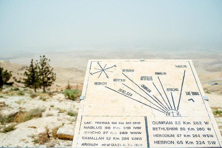 Visite d'une journée à Madaba, au mont Nebo, au site du baptême et aux sources chaudes de Ma'in