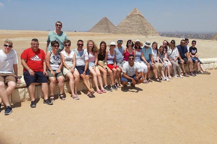 Privado ALL INC PYRAMIDS, CAMEL RIDE, EGYPTIAN MUSEUM, FELUCA en RIVER NILE & LUNCH