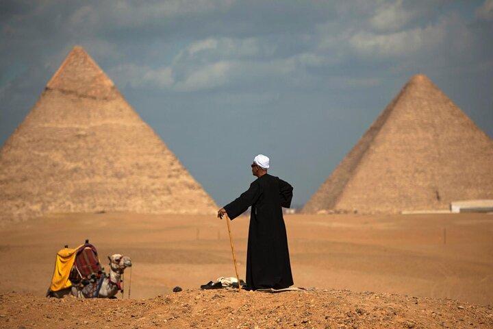 Insolito tour safari nel deserto alla piramide di Giza durante il tramonto con barbecue nel deserto