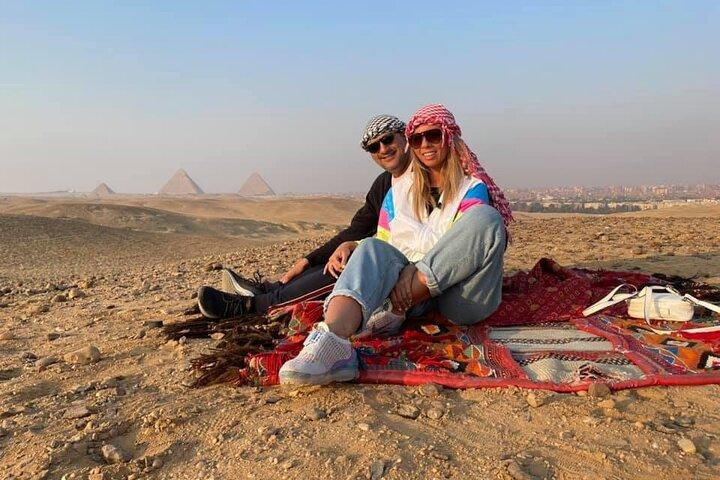 Insolito tour safari nel deserto alla piramide di Giza durante il tramonto con barbecue nel deserto