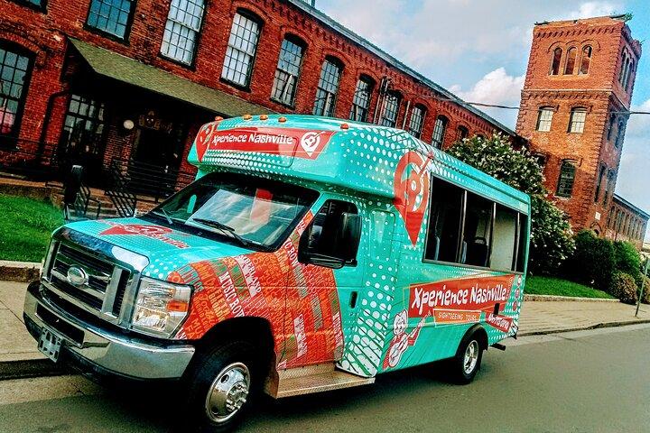 Excursão turística privada em microônibus ao ar livre em Nashville