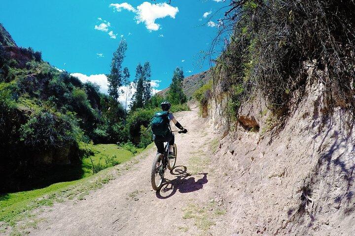 Paseo en bicicleta de montaña en Moray a Maras y Minas de Sal