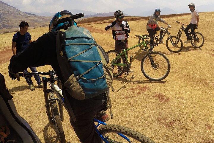 Paseo en bicicleta de montaña en Moray a Maras y Minas de Sal