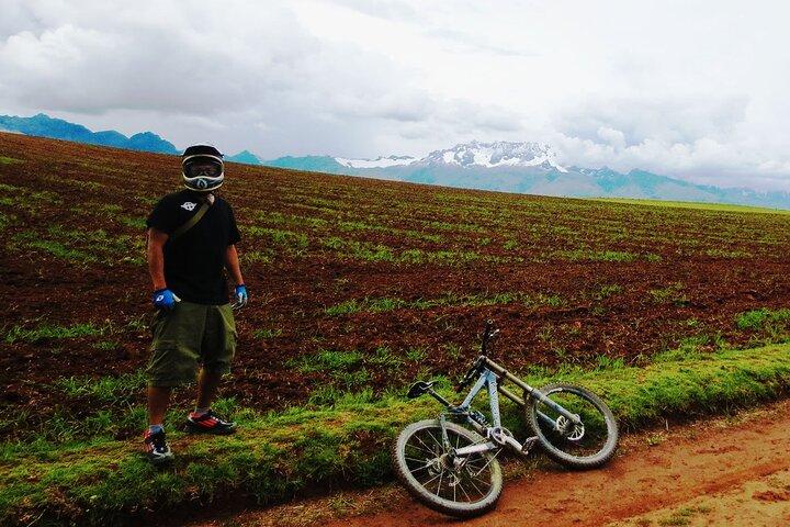 Paseo en bicicleta de montaña en Moray a Maras y Minas de Sal